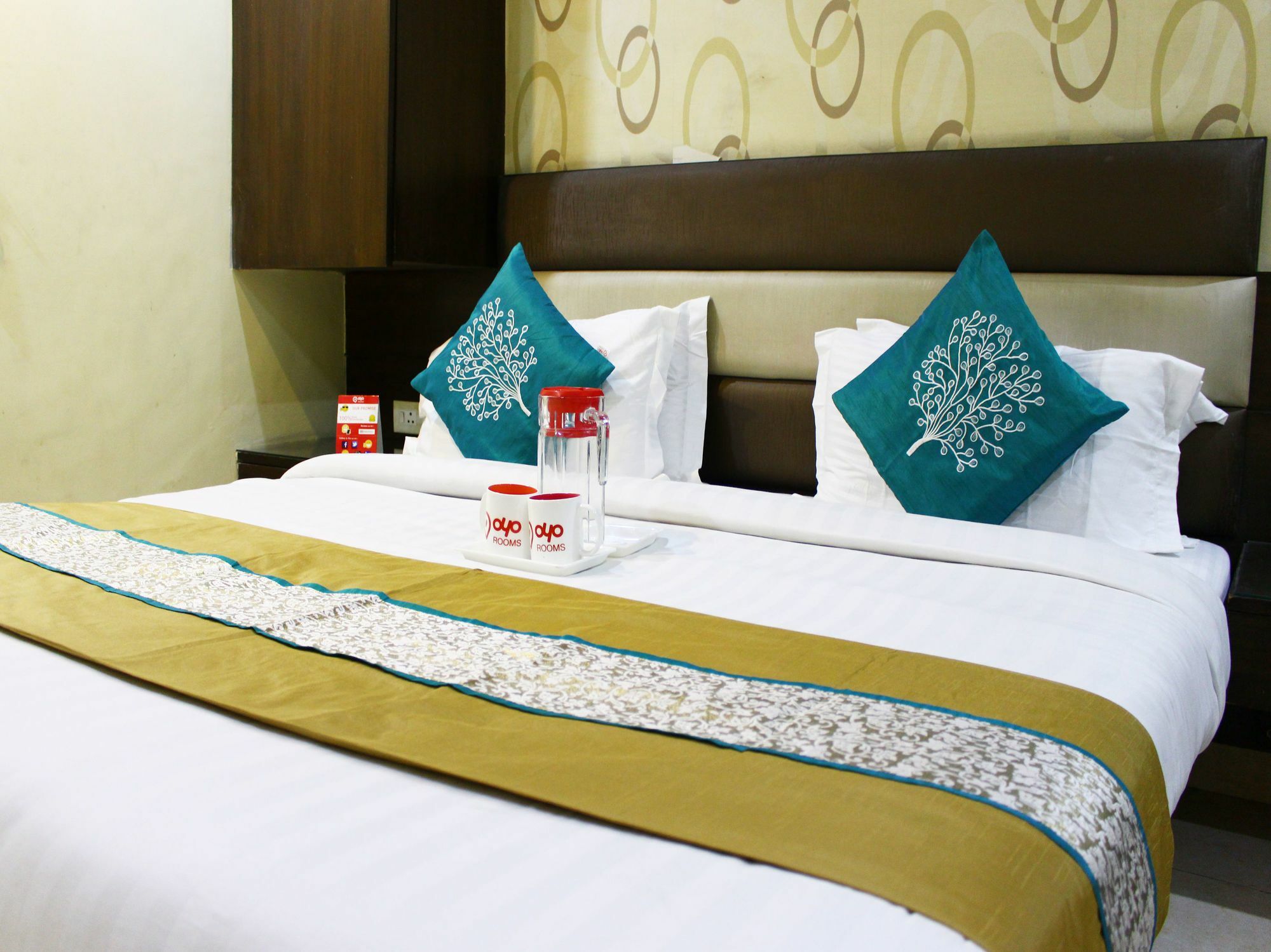 Crown Royale Hotel Dehradun Buitenkant foto