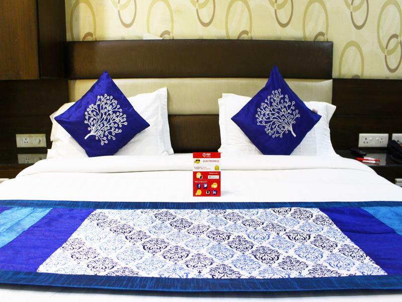 Crown Royale Hotel Dehradun Buitenkant foto