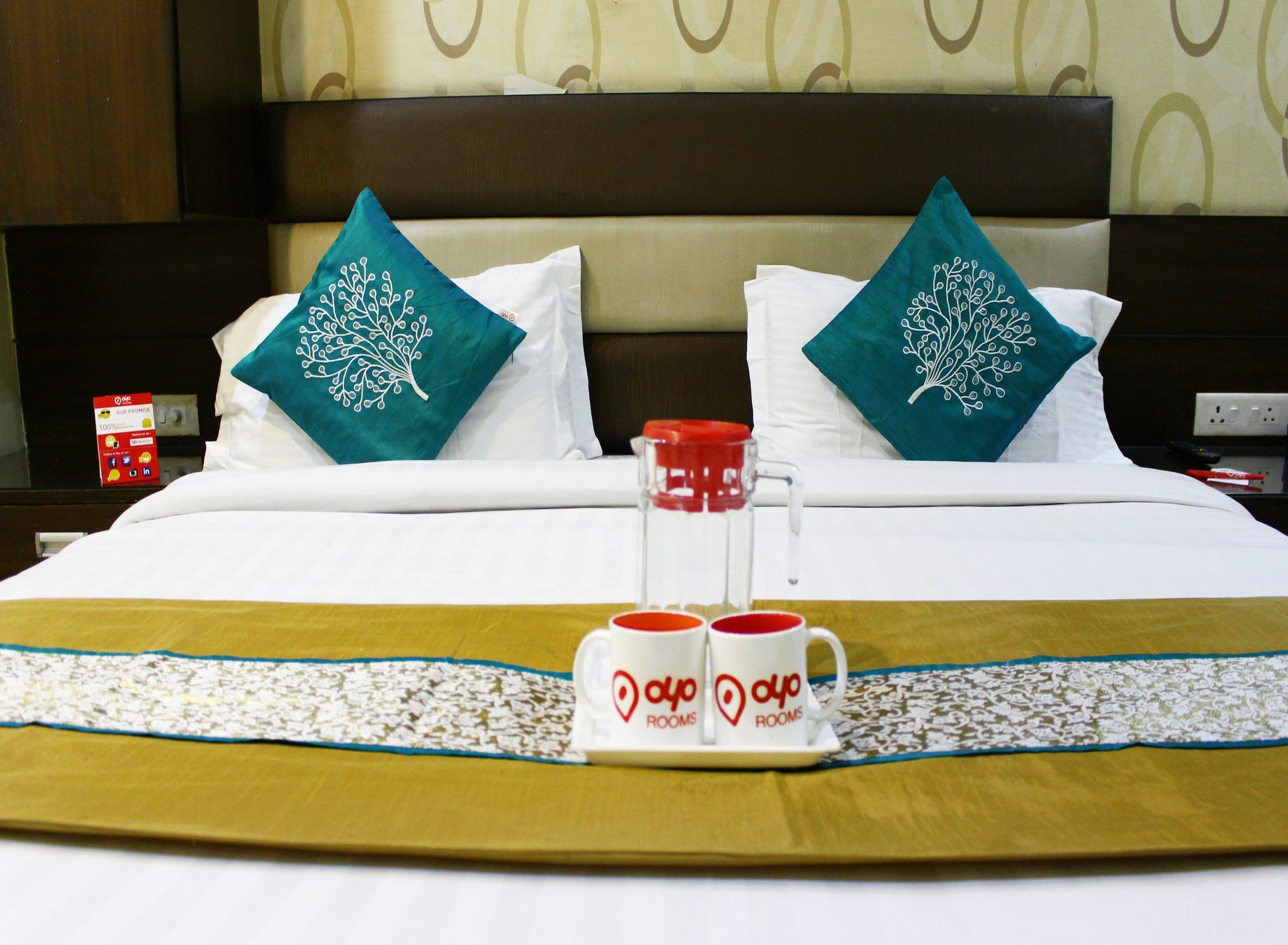 Crown Royale Hotel Dehradun Buitenkant foto